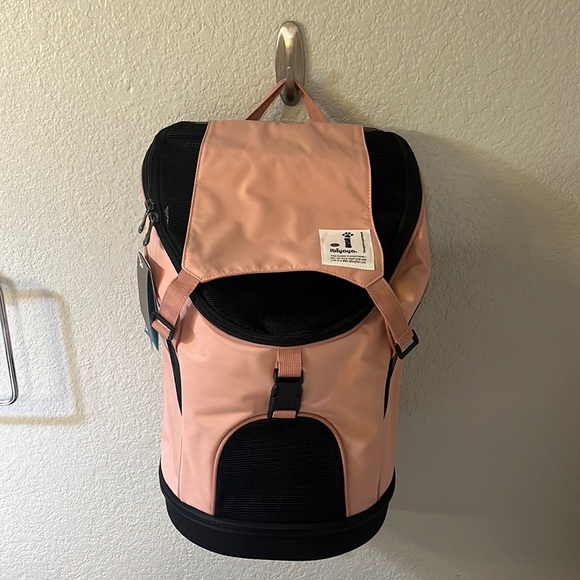 Bloomingdale’s Pet Backpack 🎒🌺 - Picture 8 of 15